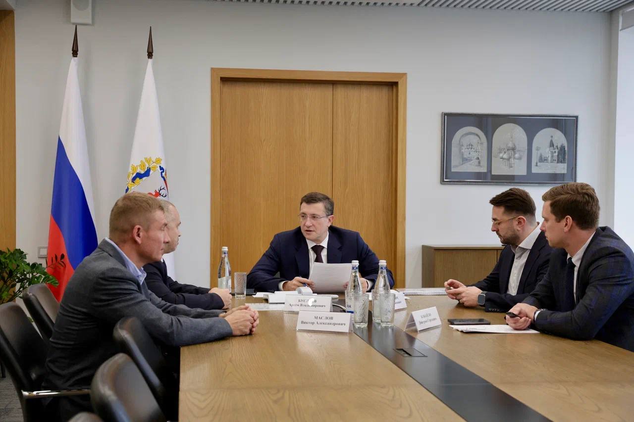 «Столица Приволжья может стать базой для школы олимпийского резерва по сквошу»: Артём Буслаев на встрече с губернатором Нижегородской области